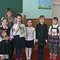 Бібліотекарі в 21-й школі, 3-Г класі з книжковою виставкою та віночком поезій до Лесі Українки. 23 лютого 2016 року.